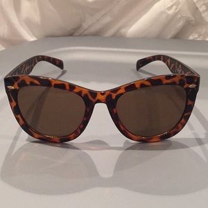 Light brown cheetah sunglasses